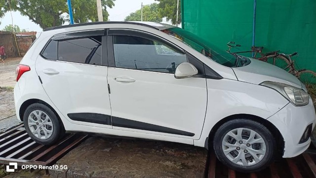 Second-hand 2016 Hyundai Grand i10 CRDi Sportz for sale in Ghazipur-1