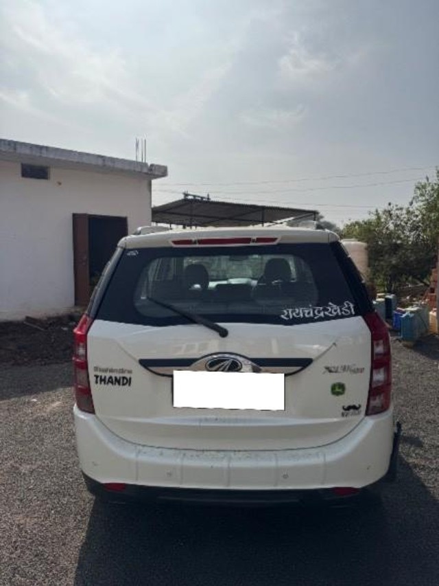 Second-hand 2015 Mahindra XUV500 R W10 FWD for sale in Shivpuri-2