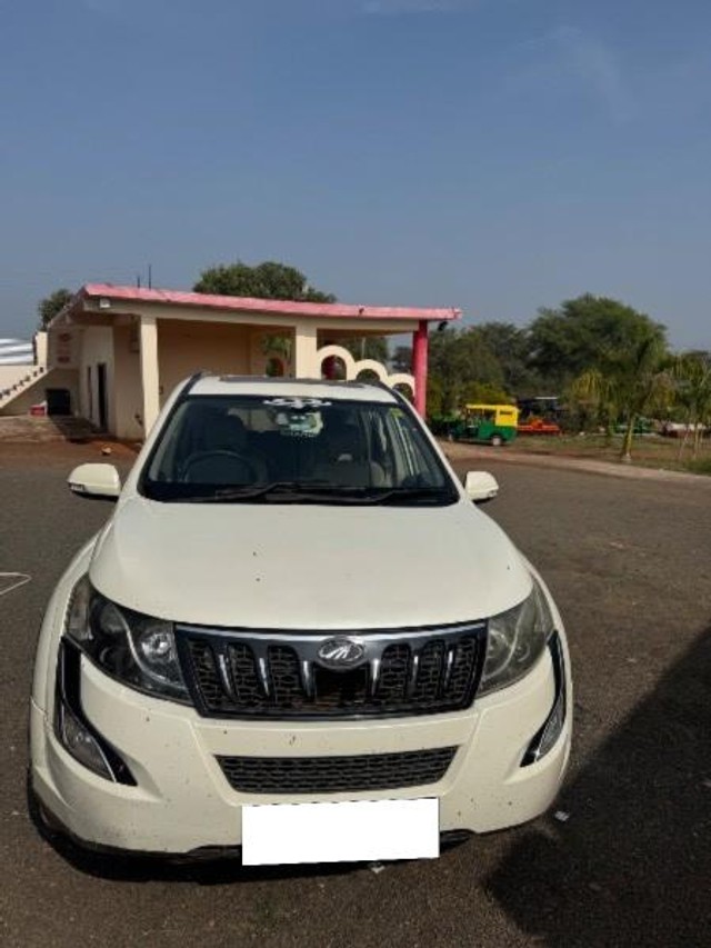 Second-hand 2015 Mahindra XUV500 R W10 FWD for sale in Shivpuri-3