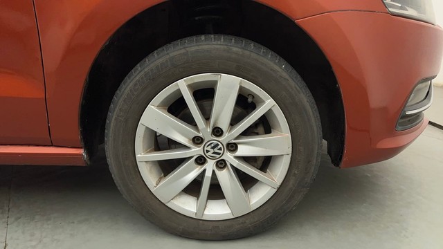 Second-hand 2015 Volkswagen Polo Petrol Highline 1.2L for sale in Thane-17