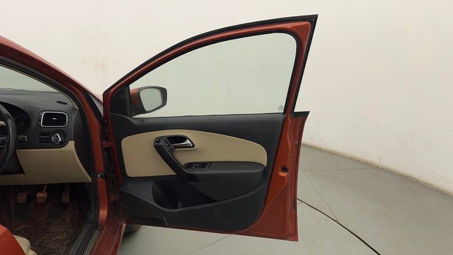 Second-hand 2015 Volkswagen Polo Petrol Highline 1.2L for sale in Thane-16