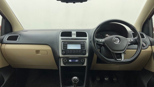 Second-hand 2015 Volkswagen Polo Petrol Highline 1.2L for sale in Thane-11
