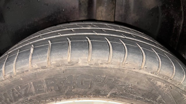 Second-hand 2015 Volkswagen Polo Petrol Highline 1.2L for sale in Thane-34