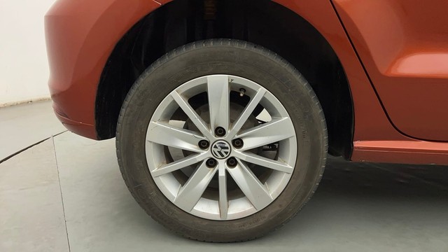 Second-hand 2015 Volkswagen Polo Petrol Highline 1.2L for sale in Thane-18