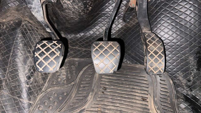 Second-hand 2015 Volkswagen Polo Petrol Highline 1.2L for sale in Thane-14