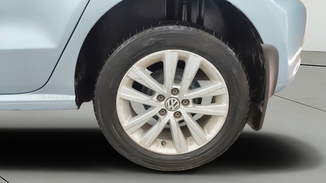 Second-hand 2012 Volkswagen Polo Petrol Highline 1.2L for sale in Pune-26