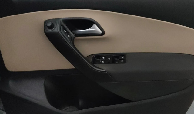 Second-hand 2012 Volkswagen Polo Petrol Highline 1.2L for sale in Pune-17