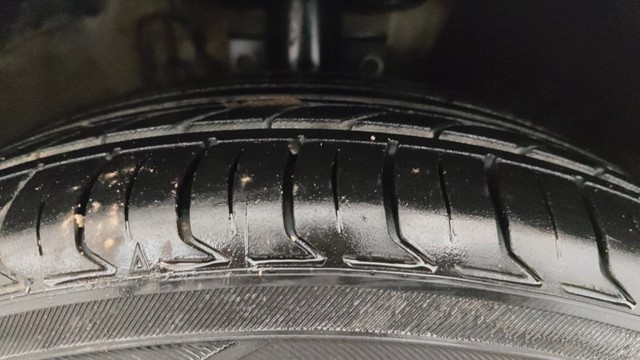 Second-hand 2012 Volkswagen Polo Petrol Highline 1.2L for sale in Pune-28