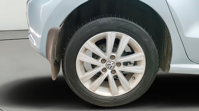 Second-hand 2012 Volkswagen Polo Petrol Highline 1.2L for sale in Pune-24