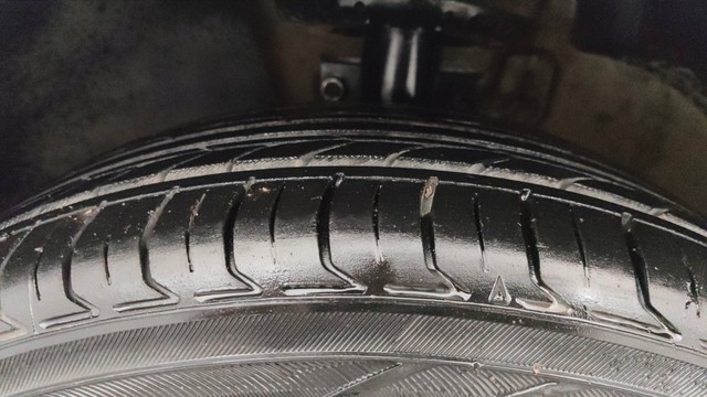 Second-hand 2012 Volkswagen Polo Petrol Highline 1.2L for sale in Pune-30