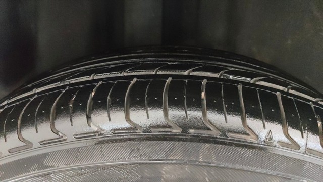 Second-hand 2012 Volkswagen Polo Petrol Highline 1.2L for sale in Pune-29