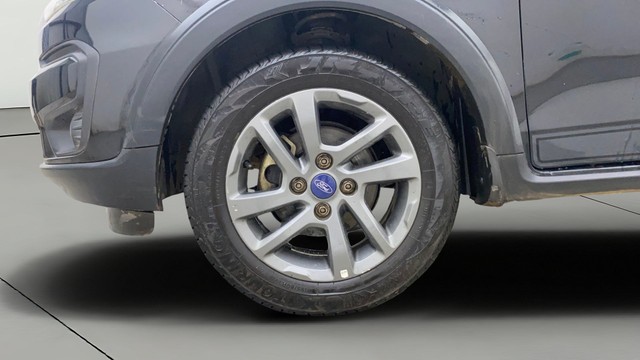 Second-hand 2018 Ford Freestyle Titanium Petrol BSIV for sale in Gulbarga-26