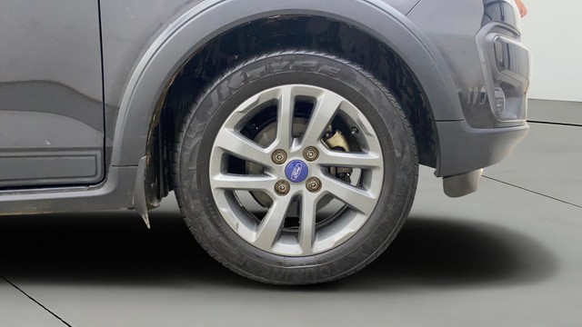 Second-hand 2018 Ford Freestyle Titanium Petrol BSIV for sale in Gulbarga-24