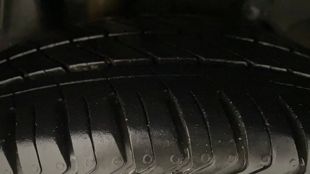 Second-hand 2018 Ford Freestyle Titanium Petrol BSIV for sale in Gulbarga-30