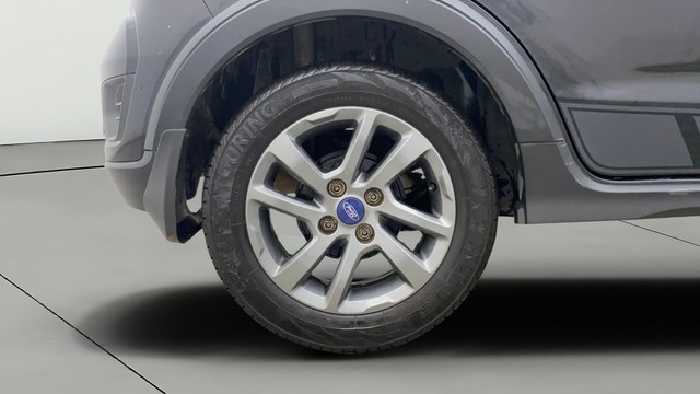 Second-hand 2018 Ford Freestyle Titanium Petrol BSIV for sale in Gulbarga-25