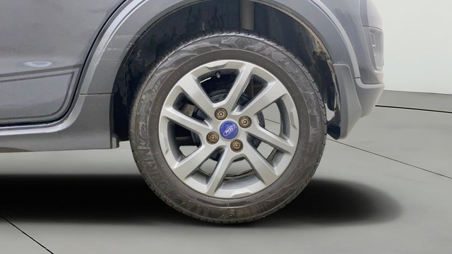 Second-hand 2018 Ford Freestyle Titanium Petrol BSIV for sale in Gulbarga-27