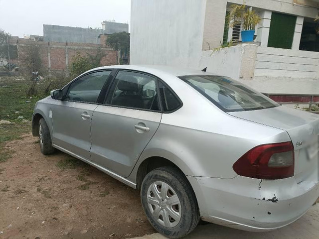 Skoda Rapid 1.5 TDI Active Second-hand 2014 Skoda Rapid 1.5 TDI Active for sale in Kota-4
