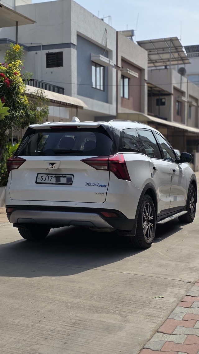Second-hand 2022 Mahindra XUV700 AX7 AT BSVI for sale in Vadodara-5