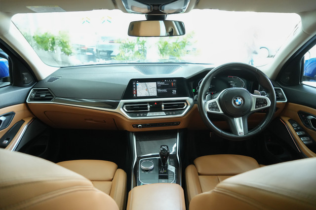 Second-hand 2021 BMW 3 Series Long Wheelbase 330Li M Sport First Edition for sale in Gurgaon-11
