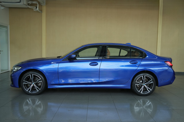 Second-hand 2021 BMW 3 Series Long Wheelbase 330Li M Sport First Edition for sale in Gurgaon-3