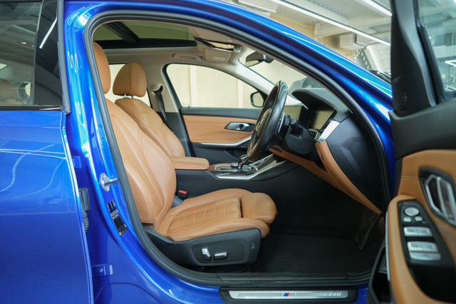 Second-hand 2021 BMW 3 Series Long Wheelbase 330Li M Sport First Edition for sale in Gurgaon-14