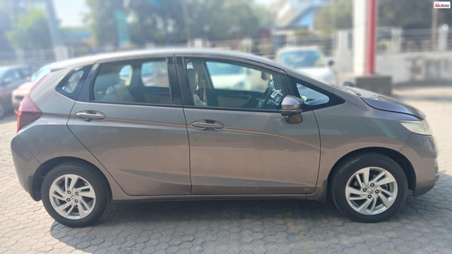 Second-hand 2016 Honda Jazz V CVT for sale in Noida-2