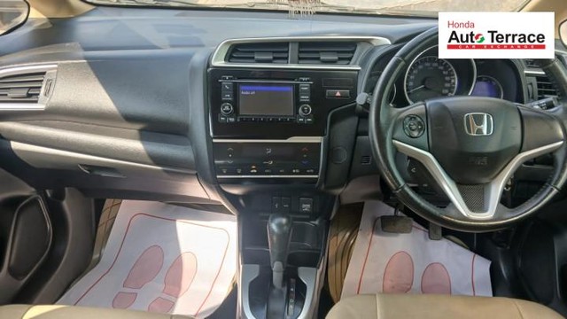 Second-hand 2016 Honda Jazz V CVT for sale in Noida-6