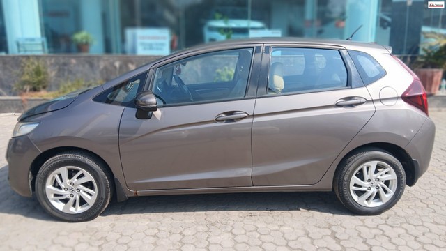 Second-hand 2016 Honda Jazz V CVT for sale in Noida-1