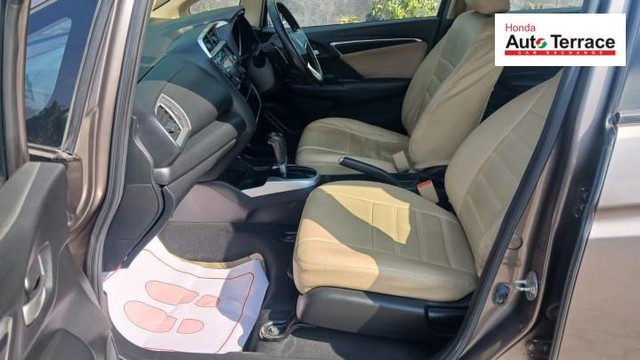 Second-hand 2016 Honda Jazz V CVT for sale in Noida-4