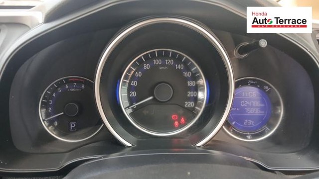 Second-hand 2016 Honda Jazz V CVT for sale in Noida-8