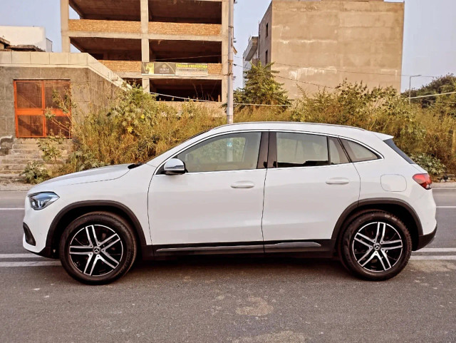Second-hand 2023 Mercedes-Benz GLA 200 BSVI for sale in New Delhi-3