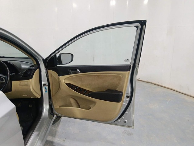 Second-hand 2012 Hyundai Verna 1.6 VTVT AT SX for sale in Kochi-16