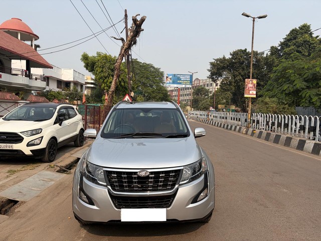 Second-hand 2018 Mahindra XUV500 R W10 FWD for sale in Lucknow-3