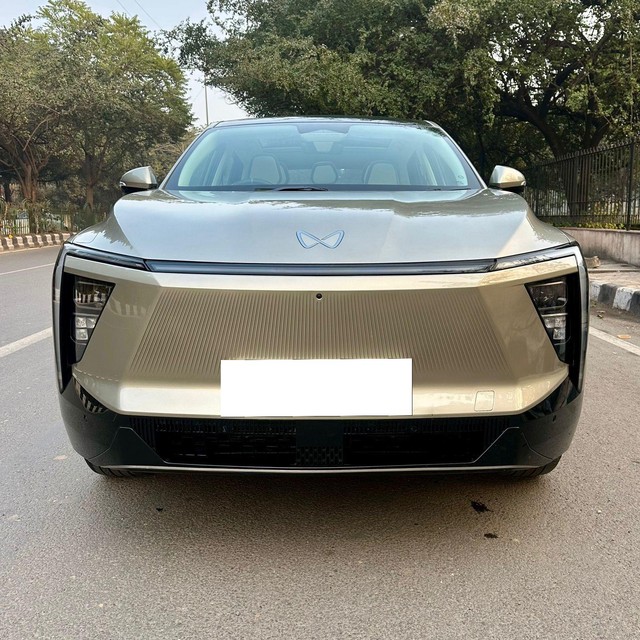 Second-hand 2025 Mahindra XEV 9e Pack Three for sale in New Delhi-5
