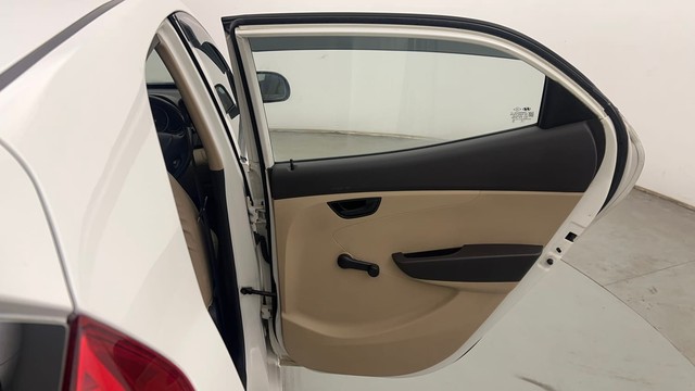 Second-hand 2015 Hyundai EON Magna for sale in Chandigarh-33