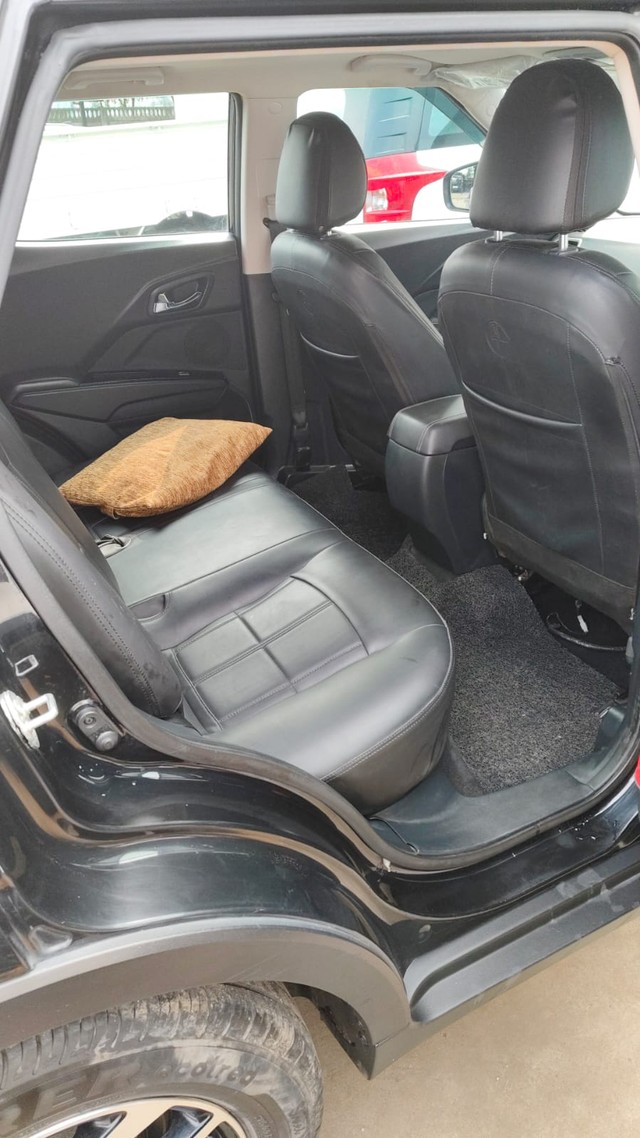 Second-hand 2022 Mahindra XUV300 W8 BSVI for sale in Vadodara-3