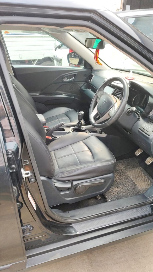 Second-hand 2022 Mahindra XUV300 W8 BSVI for sale in Vadodara-4