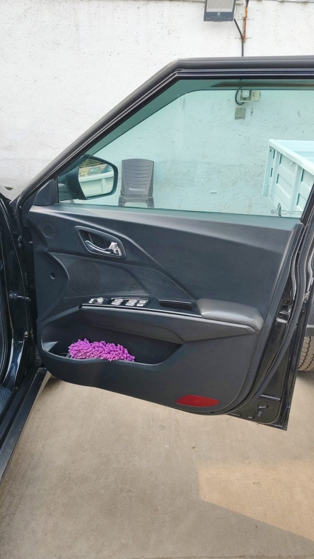 Second-hand 2022 Mahindra XUV300 W8 BSVI for sale in Vadodara-2