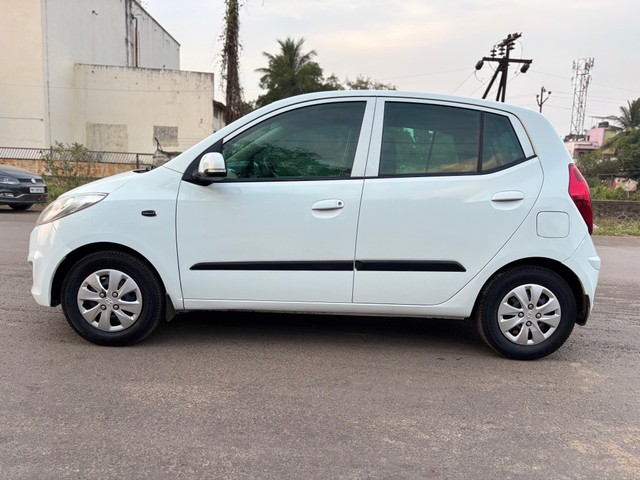 Second-hand 2011 Hyundai i10 Magna for sale in Miraj-4