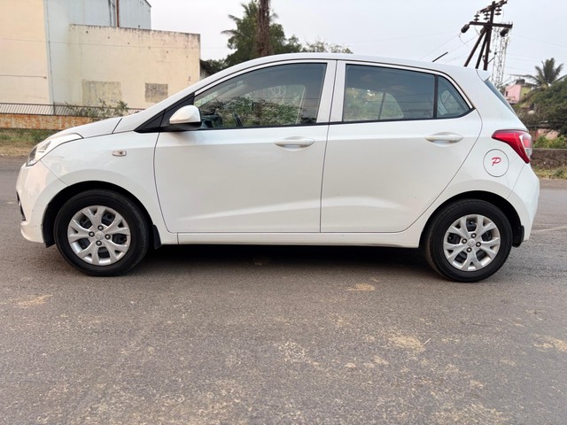 Second-hand 2014 Hyundai Grand i10 Magna for sale in Miraj-3