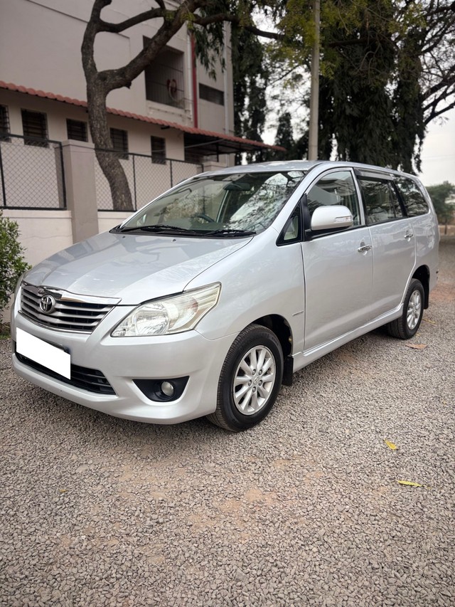 Second-hand 2013 Toyota Innova 2.5 G (Diesel) 7 Seater BS IV for sale in Miraj-3