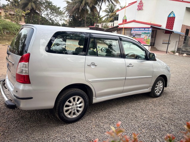Second-hand 2013 Toyota Innova 2.5 G (Diesel) 7 Seater BS IV for sale in Miraj-5