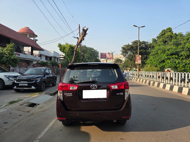 Second-hand 2020 Toyota Innova Crysta 2.4 G MT for sale in Lucknow-1