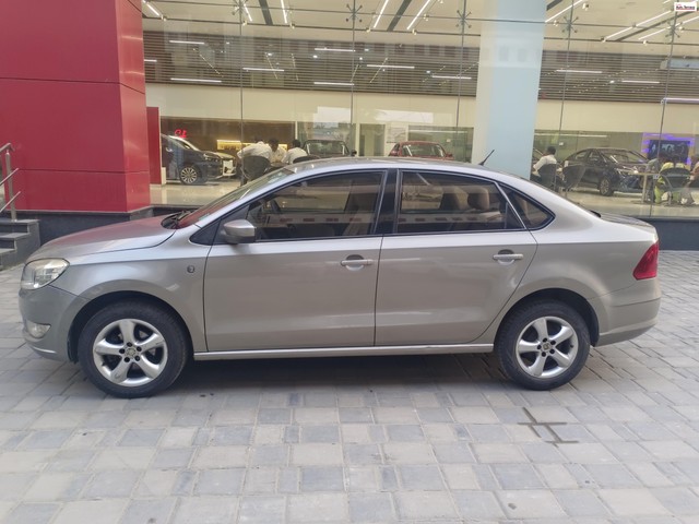 Second-hand 2012 Skoda Rapid 1.6 MPI Elegance for sale in Chennai-2