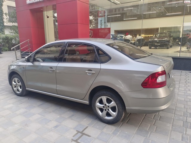 Second-hand 2012 Skoda Rapid 1.6 MPI Elegance for sale in Chennai-5