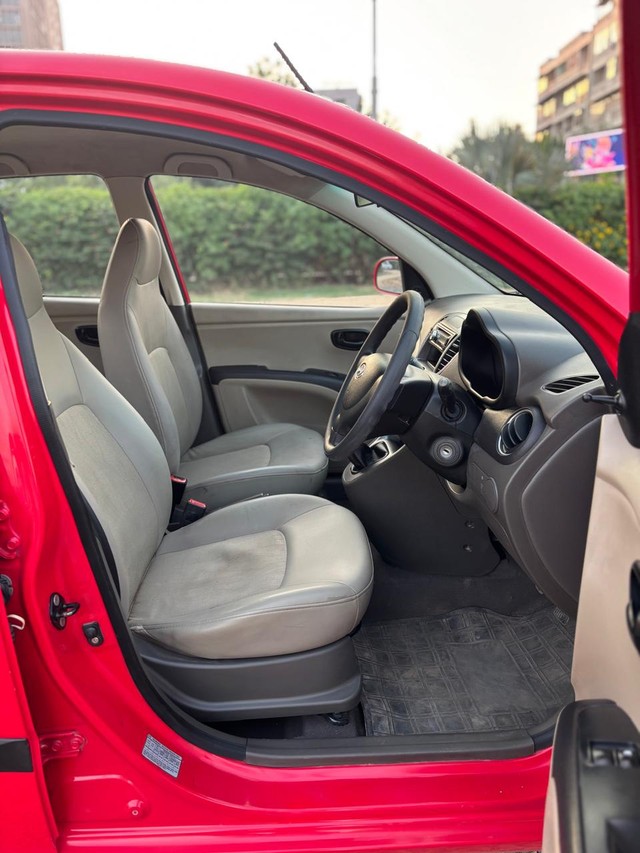 Second-hand 2012 Hyundai i10 Era for sale in Ahmedabad-7