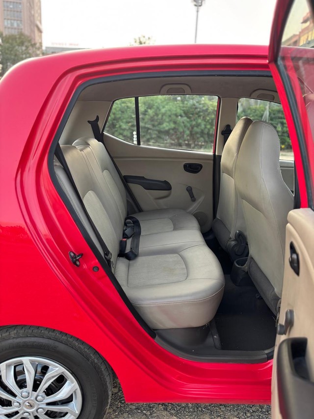 Second-hand 2012 Hyundai i10 Era for sale in Ahmedabad-14