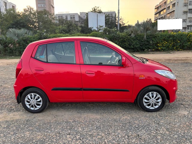 Second-hand 2012 Hyundai i10 Era for sale in Ahmedabad-1