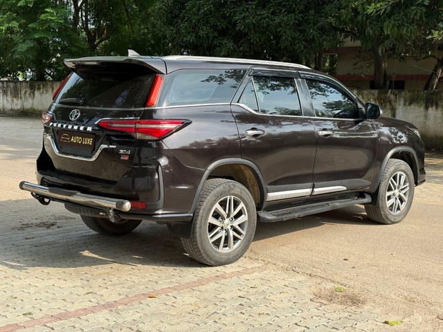 Second-hand 2017 Toyota Fortuner 2.8 4WD MT BSIV for sale in Lucknow-2