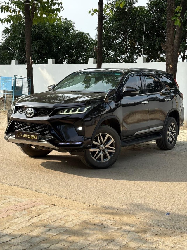 Second-hand 2017 Toyota Fortuner 2.8 4WD MT BSIV for sale in Lucknow-5